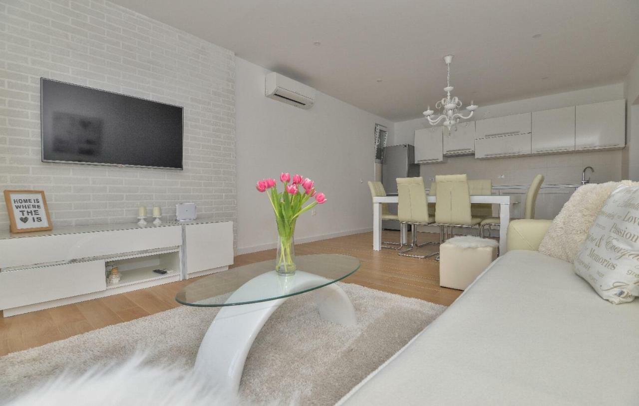 Villa Jelena Макарска Екстериор снимка