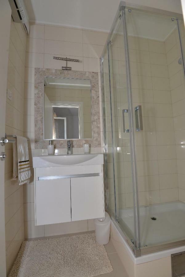 Villa Jelena Макарска Екстериор снимка